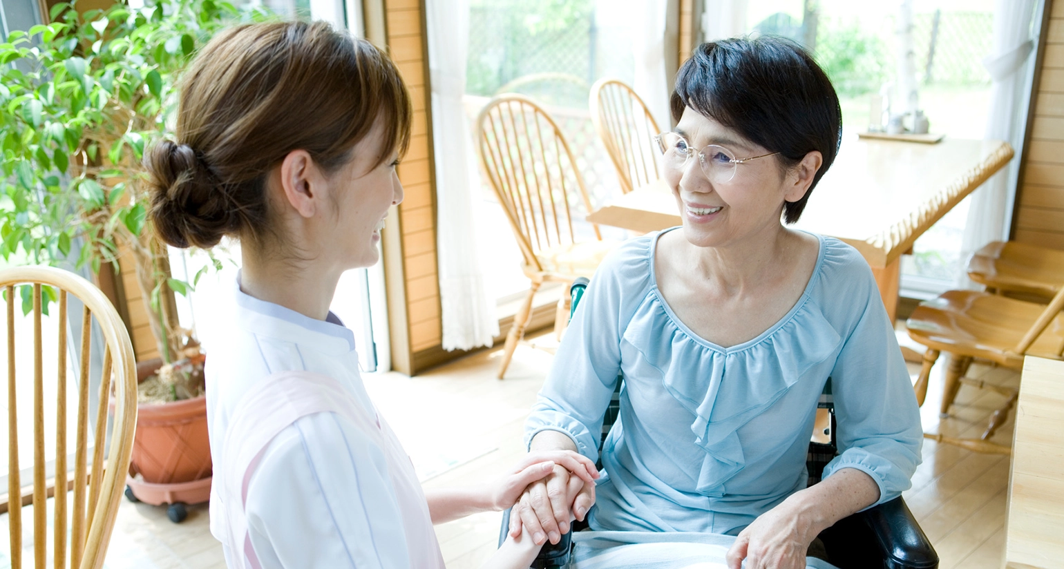 介護付き有料老人ホームとは？サービス内容や費用・選び方を解説